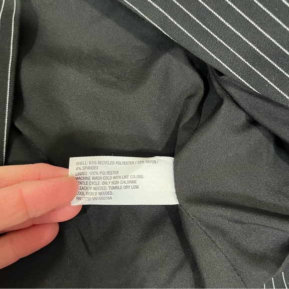 A New Day woman’s oversized fall blazer black white pinstripe size small - Picture 8 of 9
